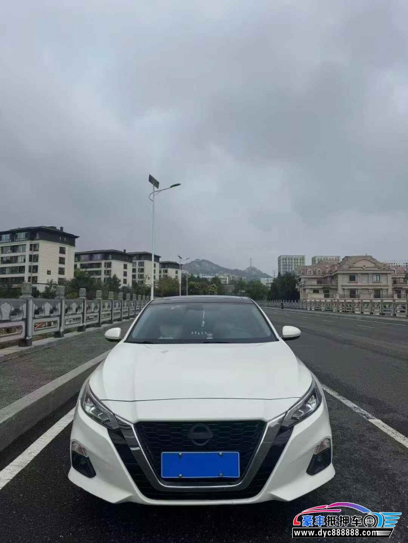 22年日产天籁轿车抵押车出售