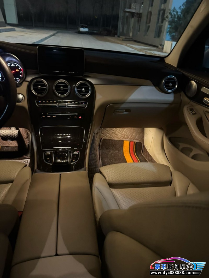 17年奔驰GLC轿车抵押车出售