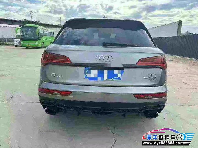 24年奥迪Q5轿车抵押车出售