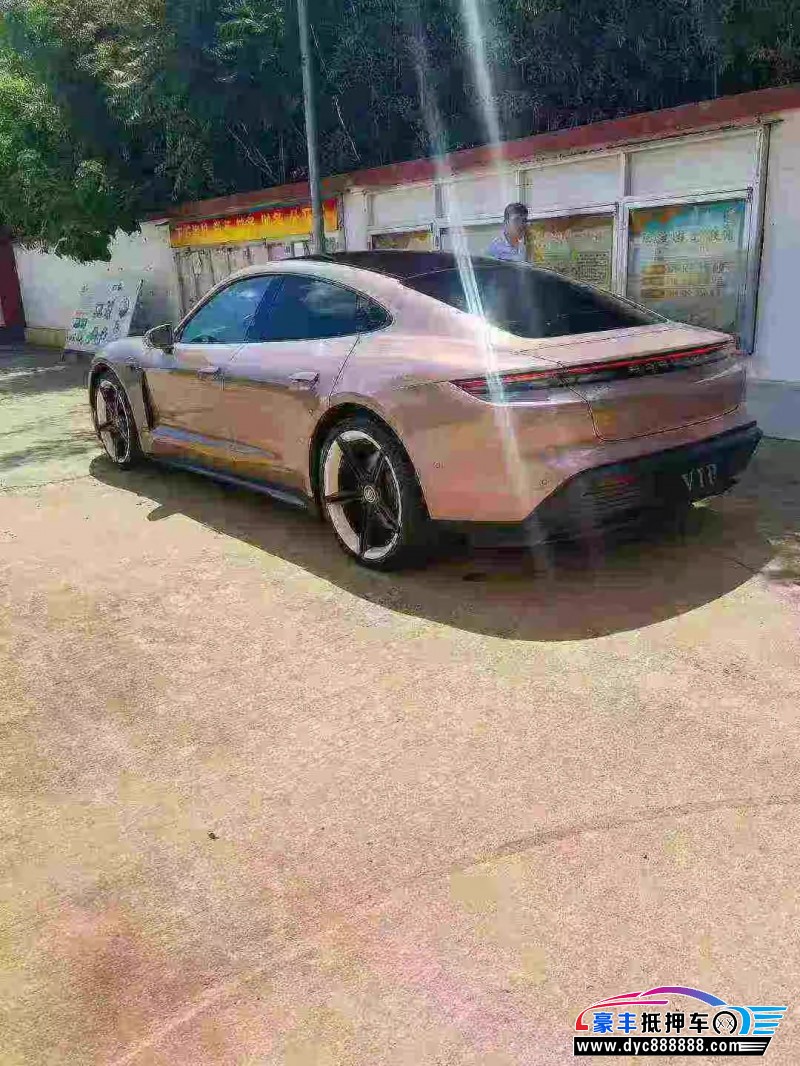 21年保时捷TaYcan轿车抵押车出售