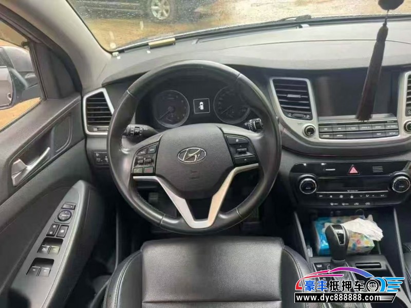 16年现代途胜轿车抵押车出售