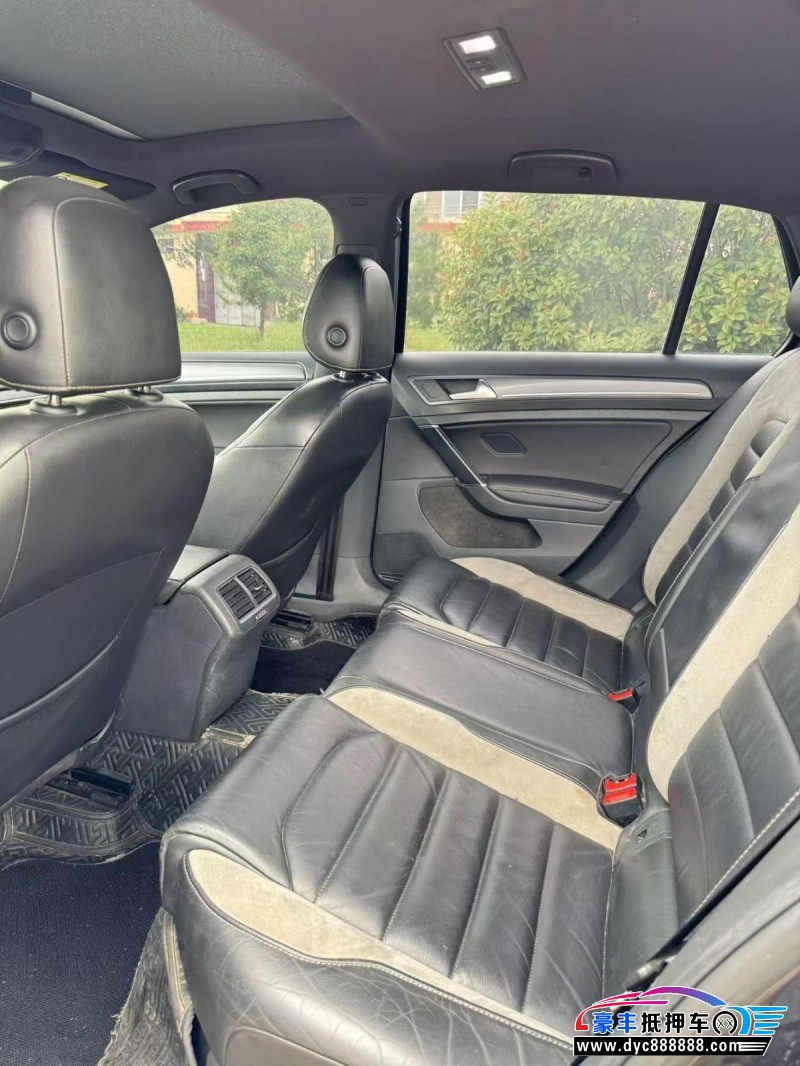 17年大众高尔夫轿车抵押车出售