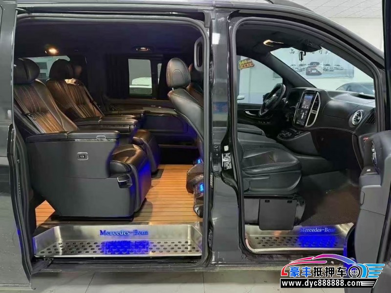 21年奔驰威霆轿车抵押车出售