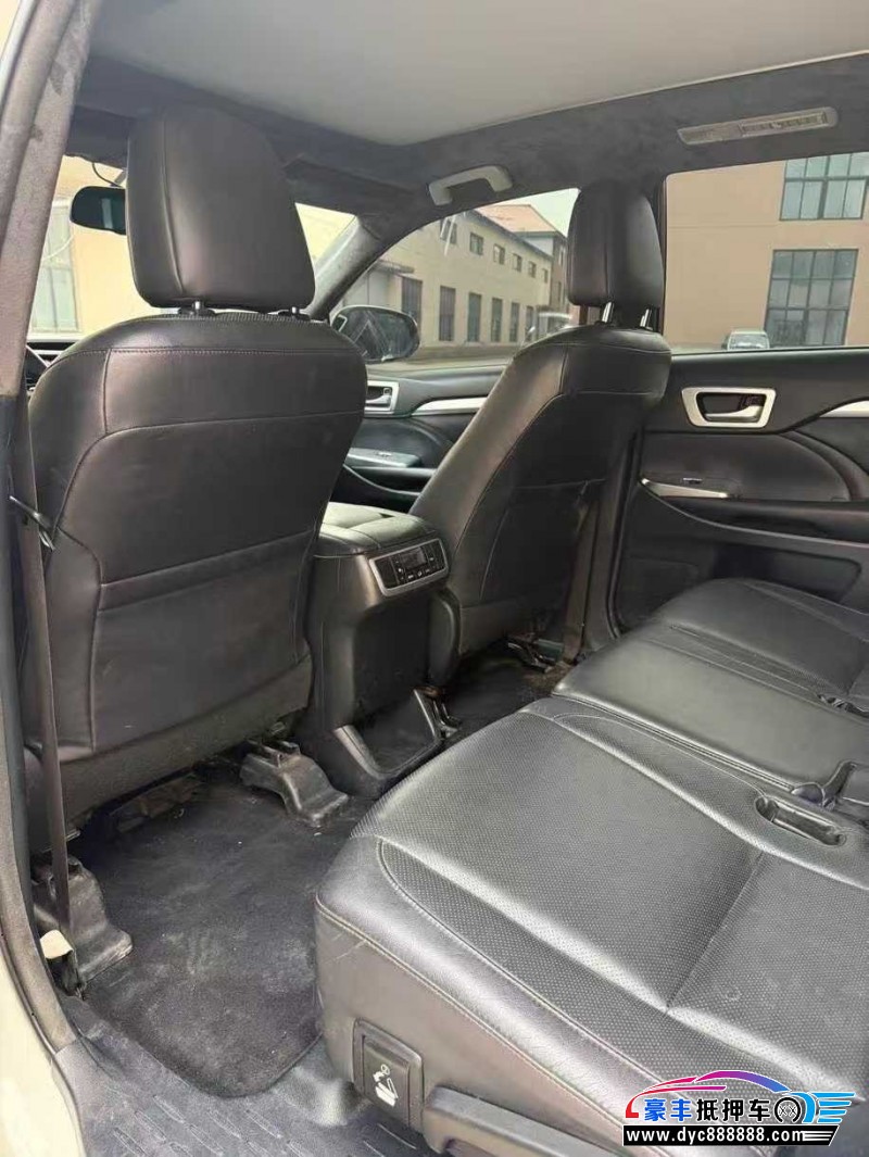 19年丰田汉兰达轿车抵押车出售