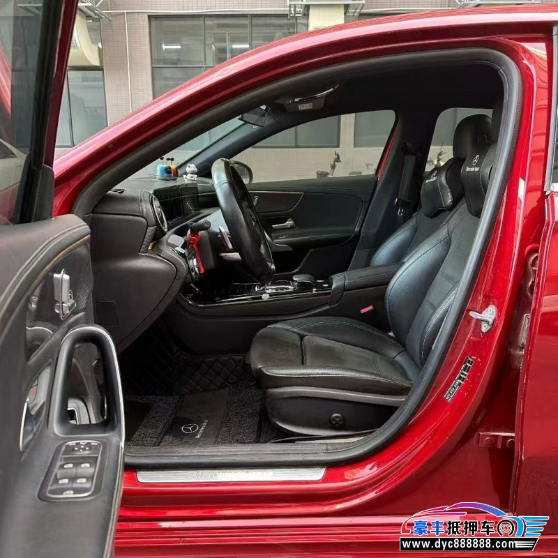 19年奔驰A轿车抵押车出售