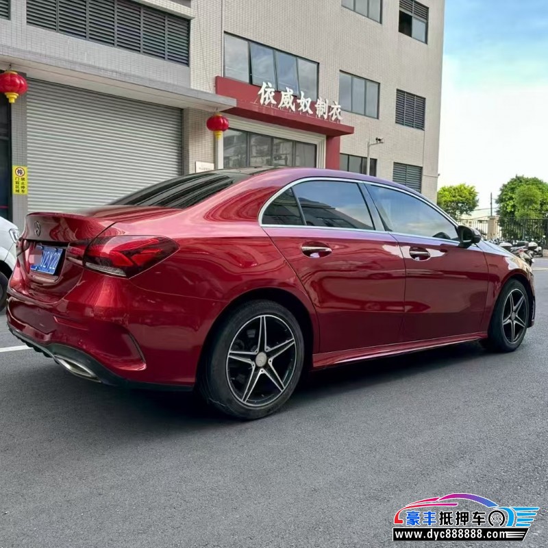 19年奔驰A轿车抵押车出售