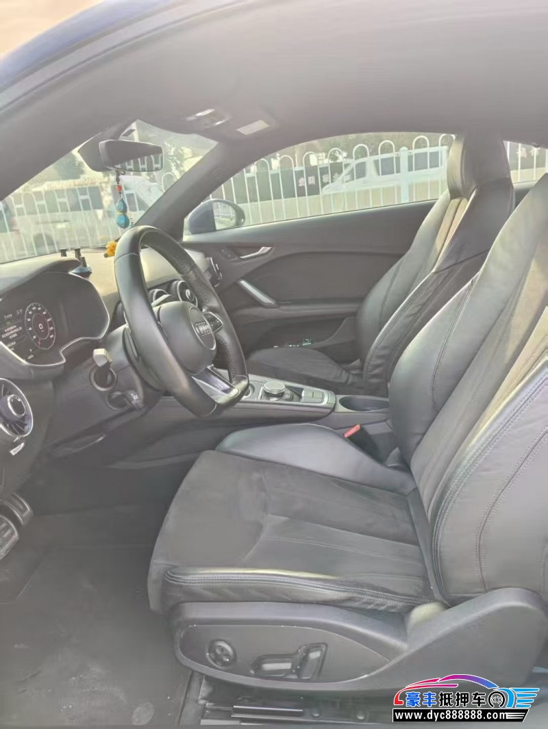 17年奥迪TT轿车抵押车出售