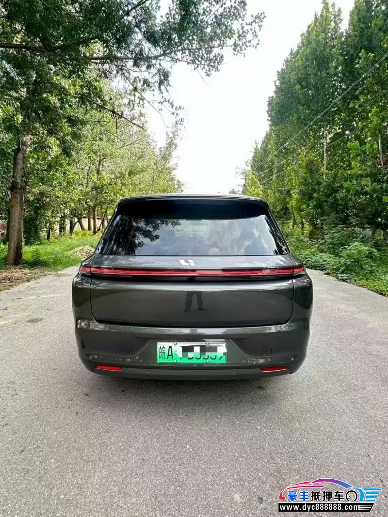 23年理想L8轿车抵押车出售