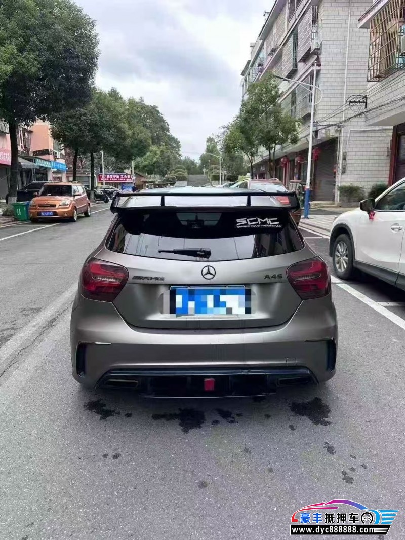 19年奔驰A级AMG轿车抵押车出售