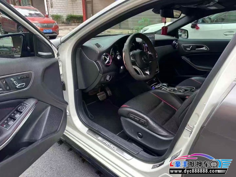 19年奔驰A级AMG轿车抵押车出售