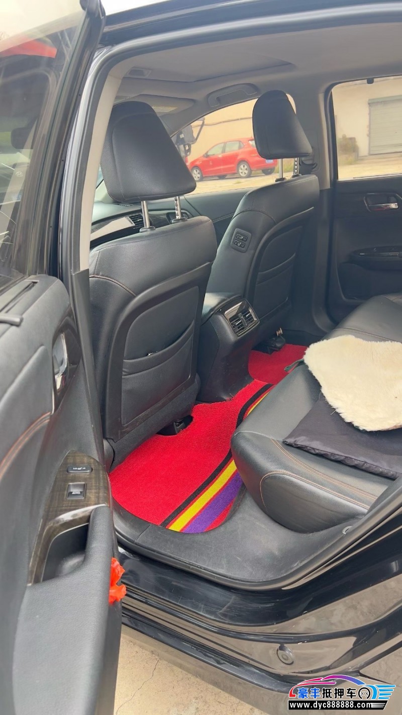 14年本田雅阁轿车抵押车出售