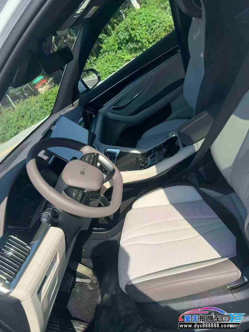 25年比亚迪宋轿车抵押车出售