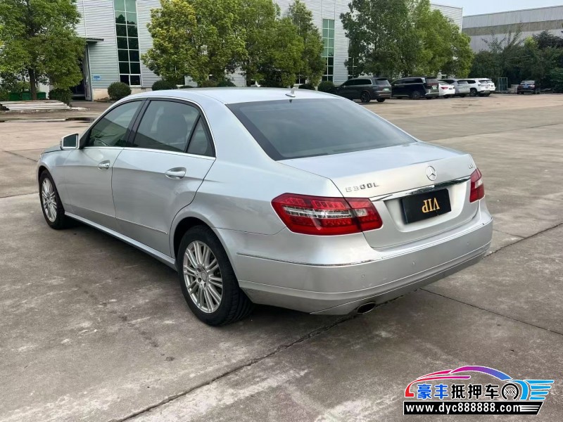 11年奔驰E轿车抵押车出售