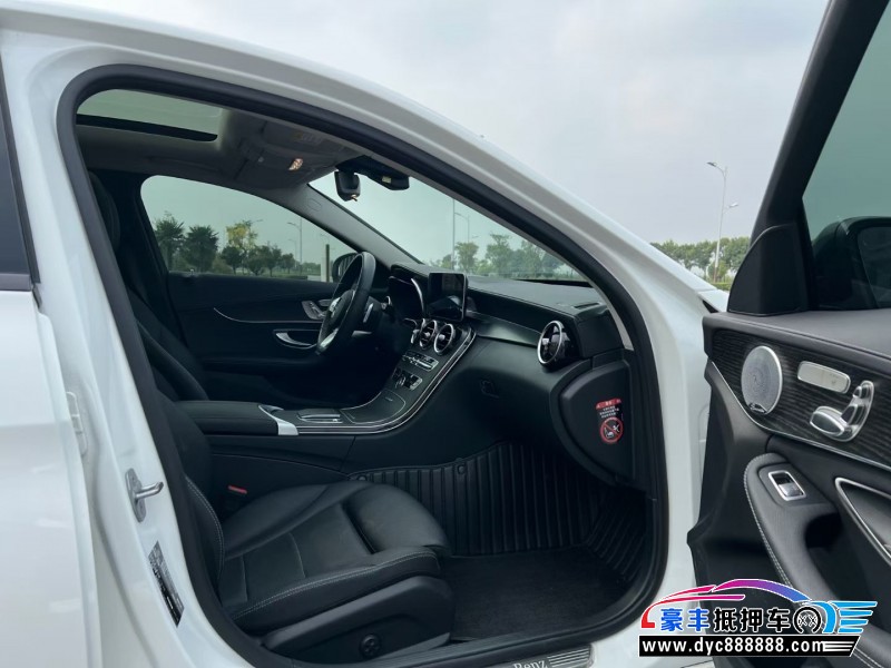 21年奔驰C轿车抵押车出售