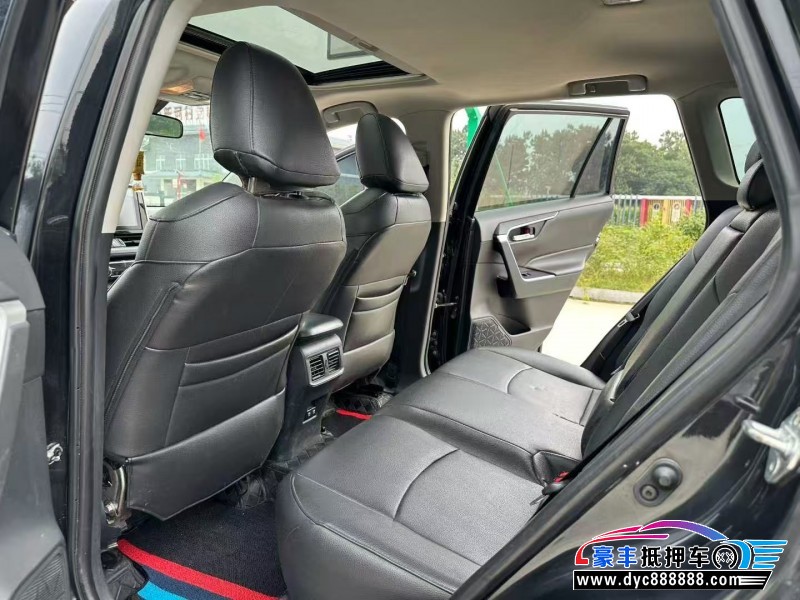 20年丰田RAV4轿车抵押车出售