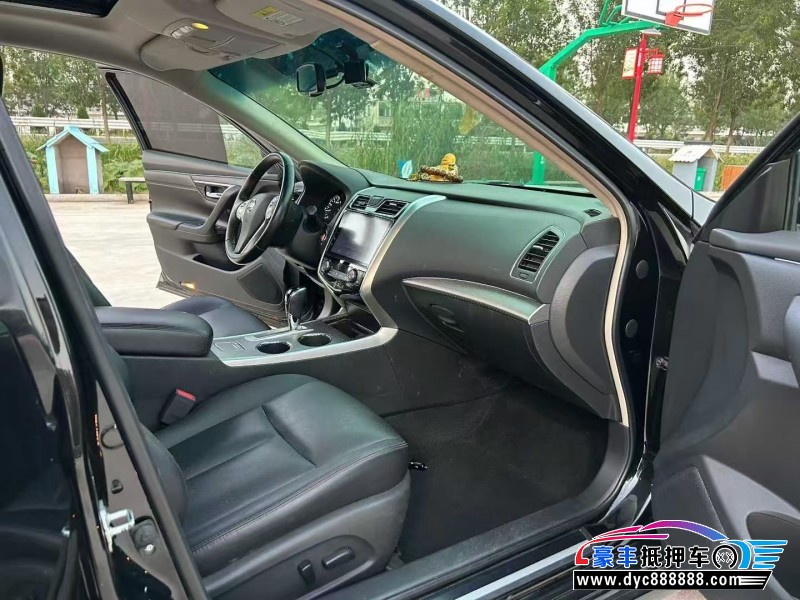 18年日产天籁轿车抵押车出售