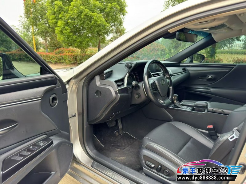 19年雷克萨斯ES轿车抵押车出售