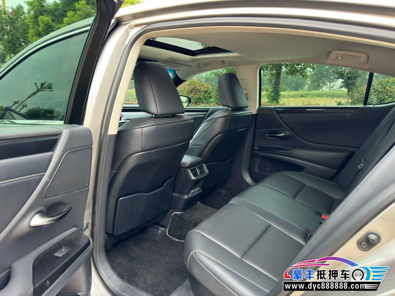 19年雷克萨斯ES轿车抵押车出售