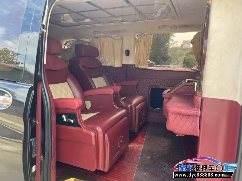 17年奔驰威霆轿车抵押车出售