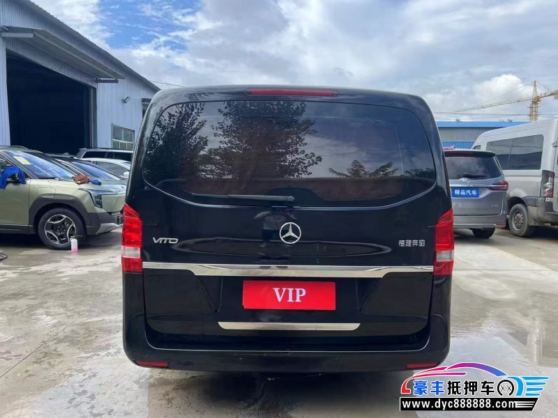 17年奔驰威霆轿车抵押车出售