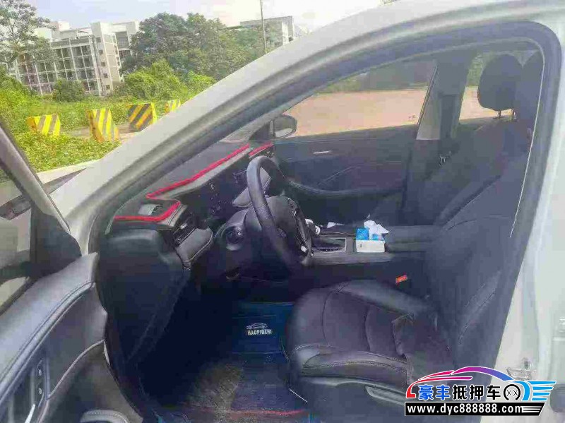 25年荣威i5轿车抵押车出售