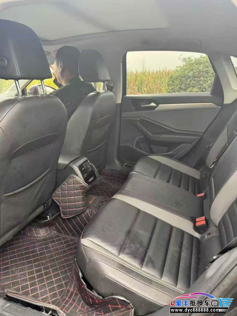 19年大众速腾轿车抵押车出售