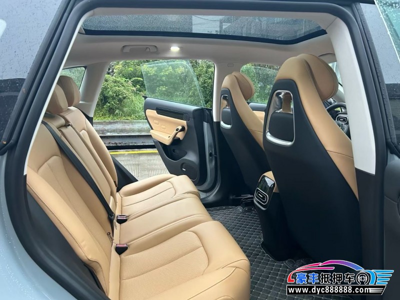 25年零跑C11轿车抵押车出售