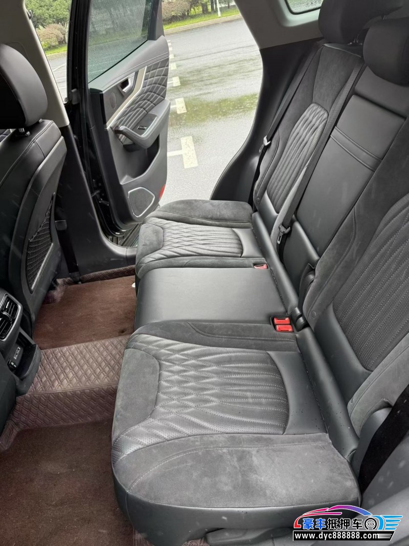 22年红旗HS5轿车抵押车出售