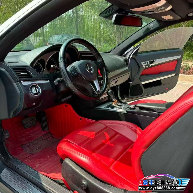 13年奔驰E轿车抵押车出售