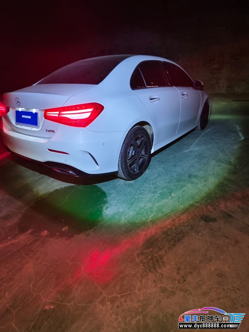 23年奔驰A轿车抵押车出售