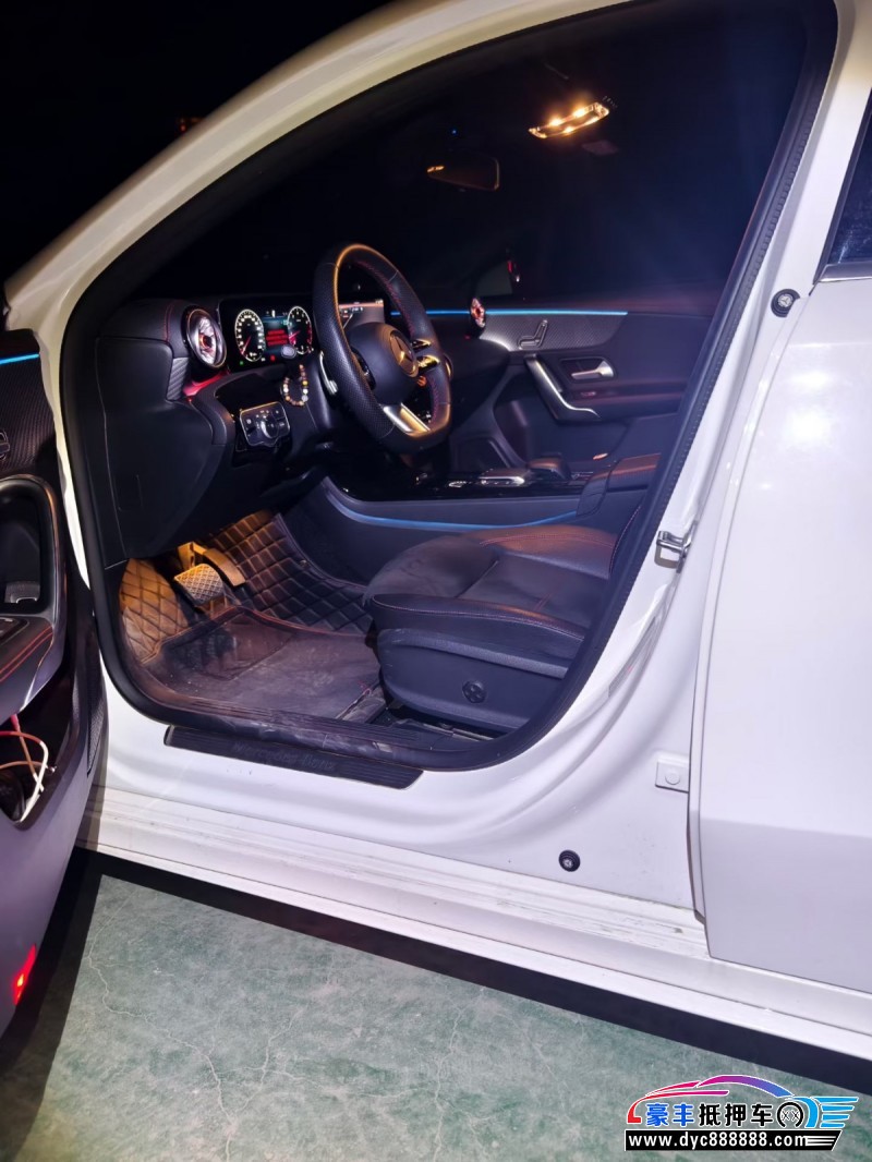 23年奔驰A轿车抵押车出售