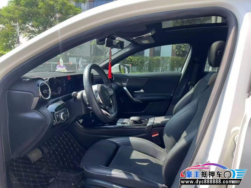 19年奔驰A轿车抵押车出售