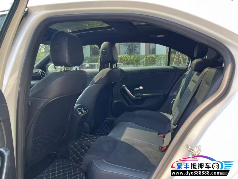 19年奔驰A轿车抵押车出售