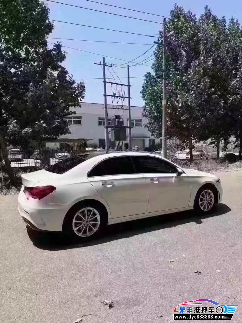 21年奔驰A轿车抵押车出售