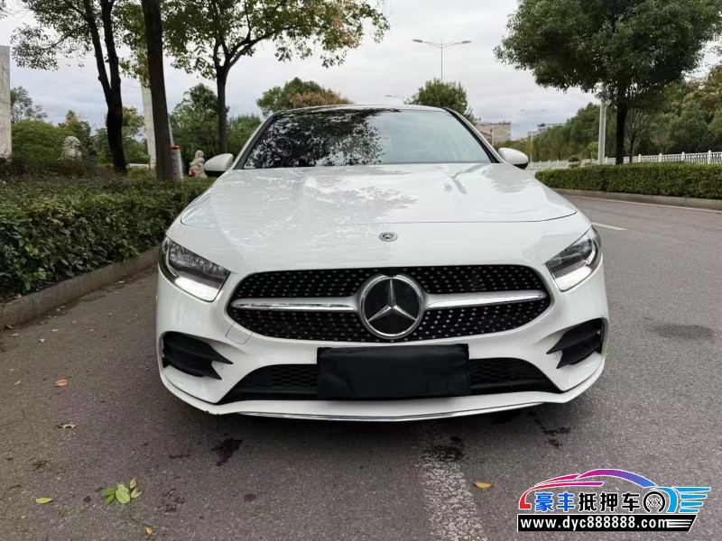 21年奔驰A轿车抵押车出售