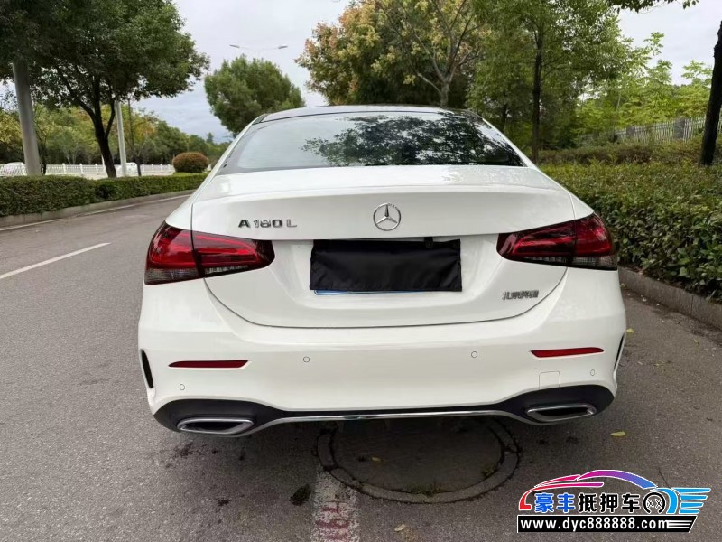 21年奔驰A轿车抵押车出售