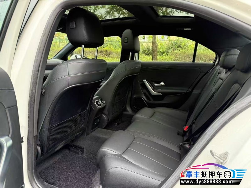 21年奔驰A轿车抵押车出售