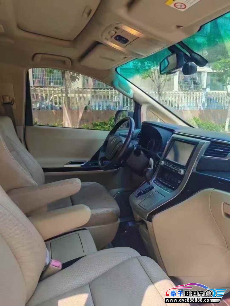 13年丰田埃尔法轿车抵押车出售