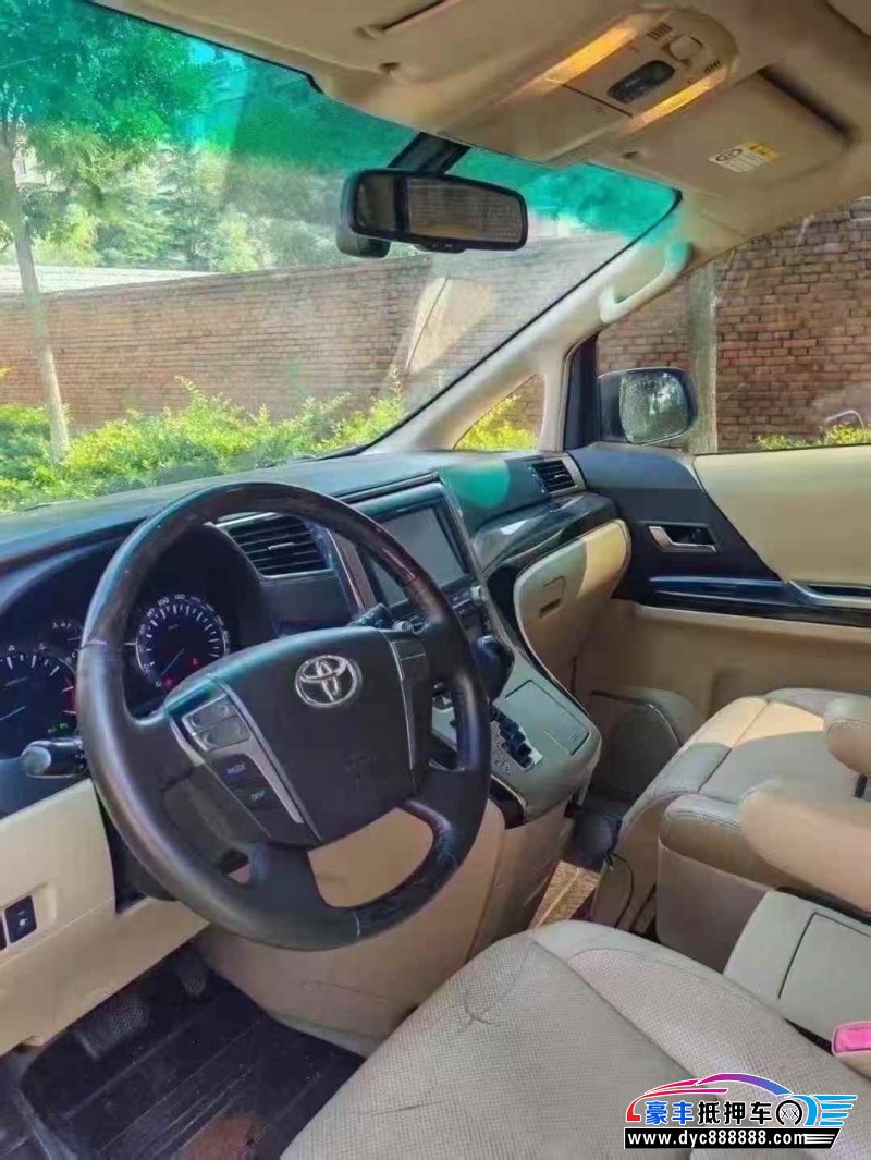 13年丰田埃尔法轿车抵押车出售