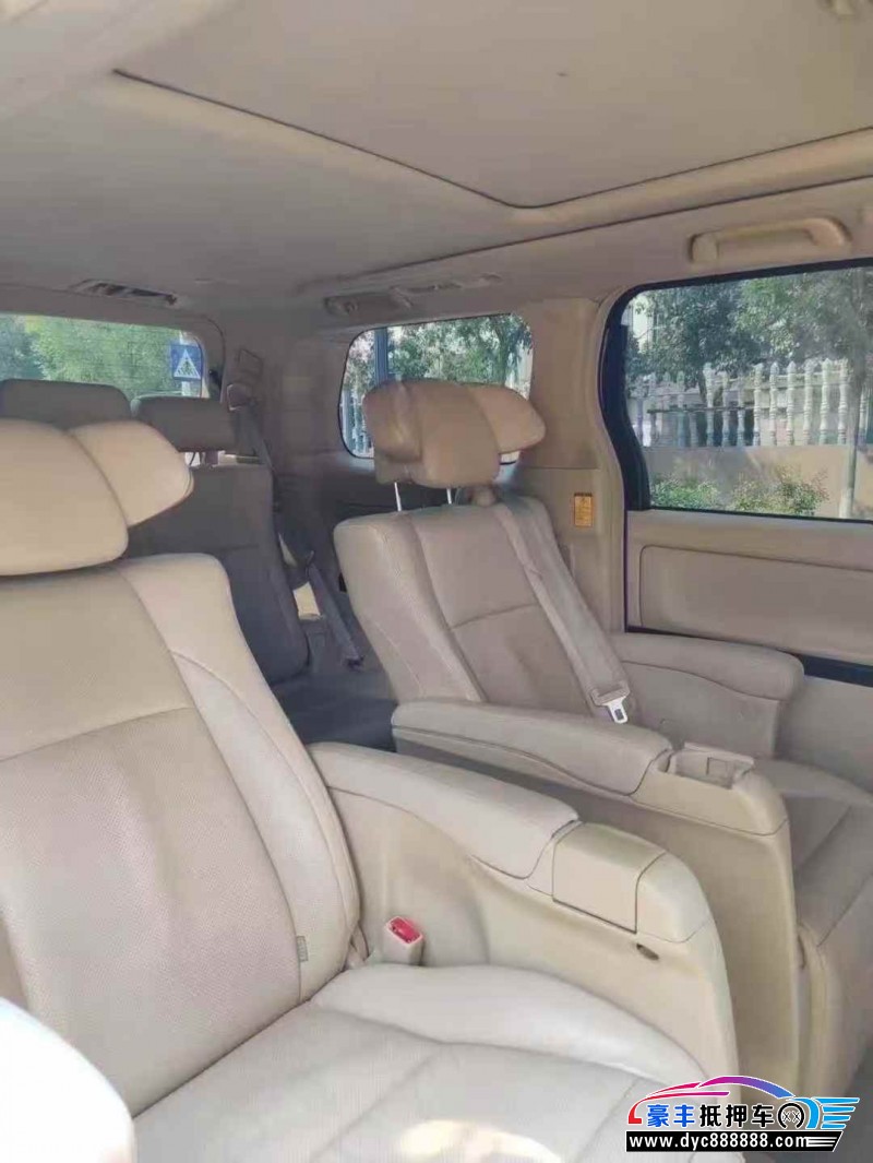 13年丰田埃尔法轿车抵押车出售