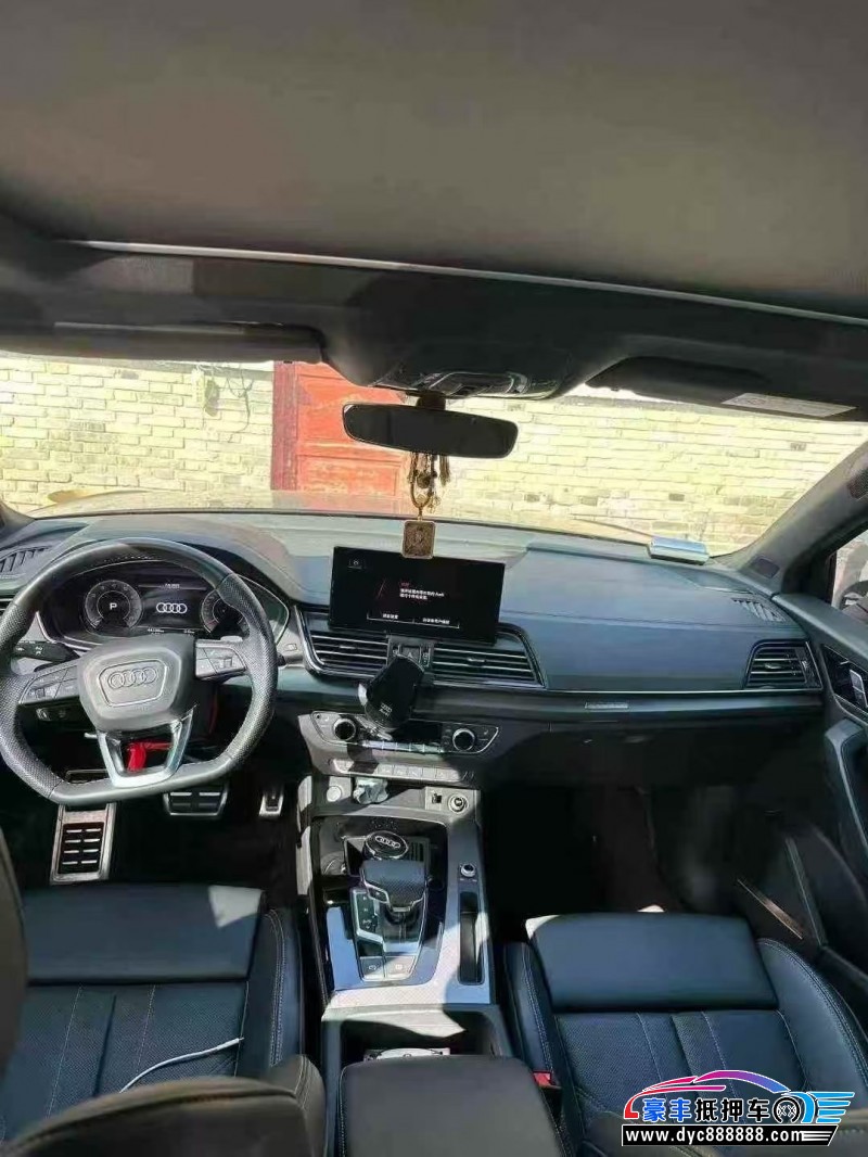 24年奥迪Q5轿车抵押车出售
