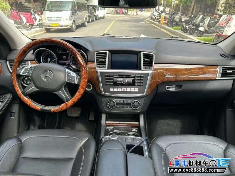 14年奔驰ML轿车抵押车出售