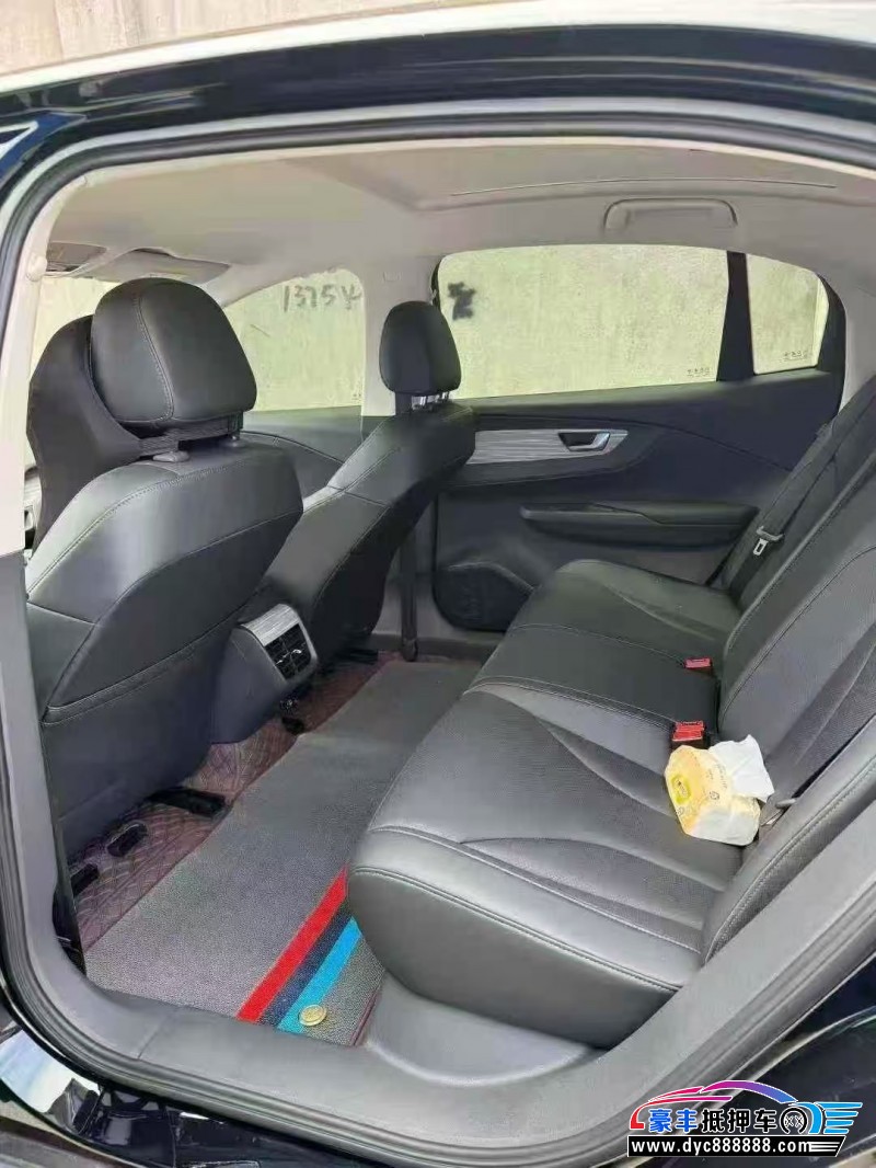 25年红旗EQM5轿车抵押车出售