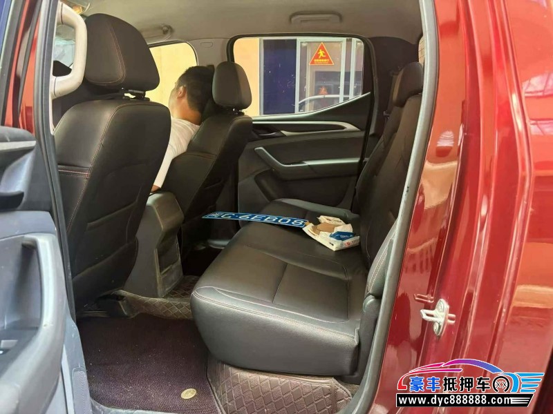 18年上汽大通T60轿车抵押车出售