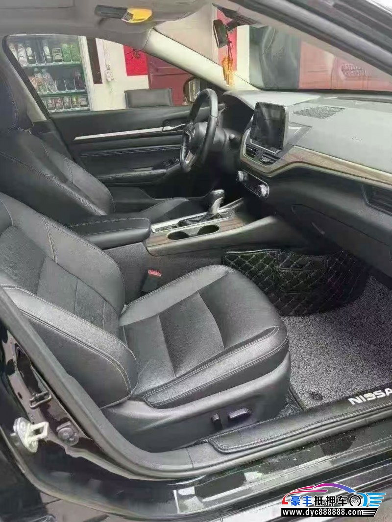 22年日产天籁轿车抵押车出售