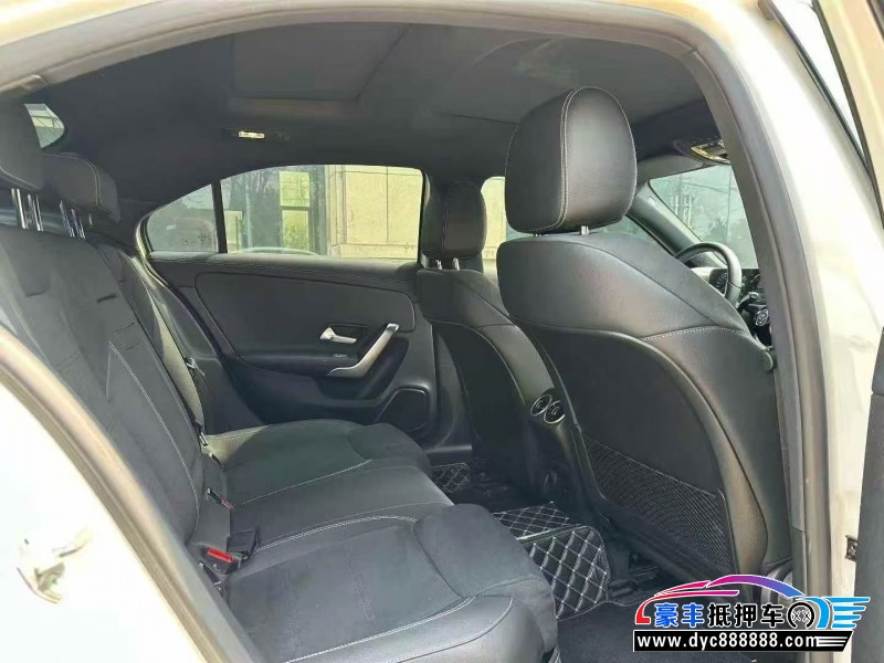 23年奔驰A轿车抵押车出售