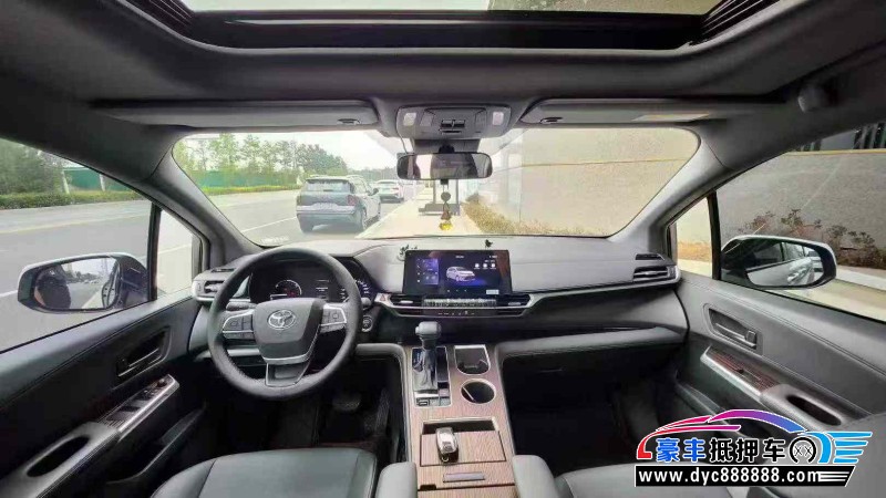 24年丰田格瑞维亚轿车抵押车出售