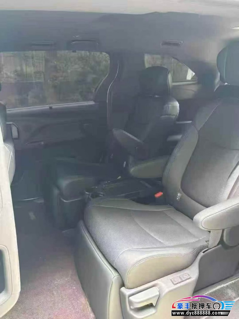 24年丰田塞纳轿车抵押车出售