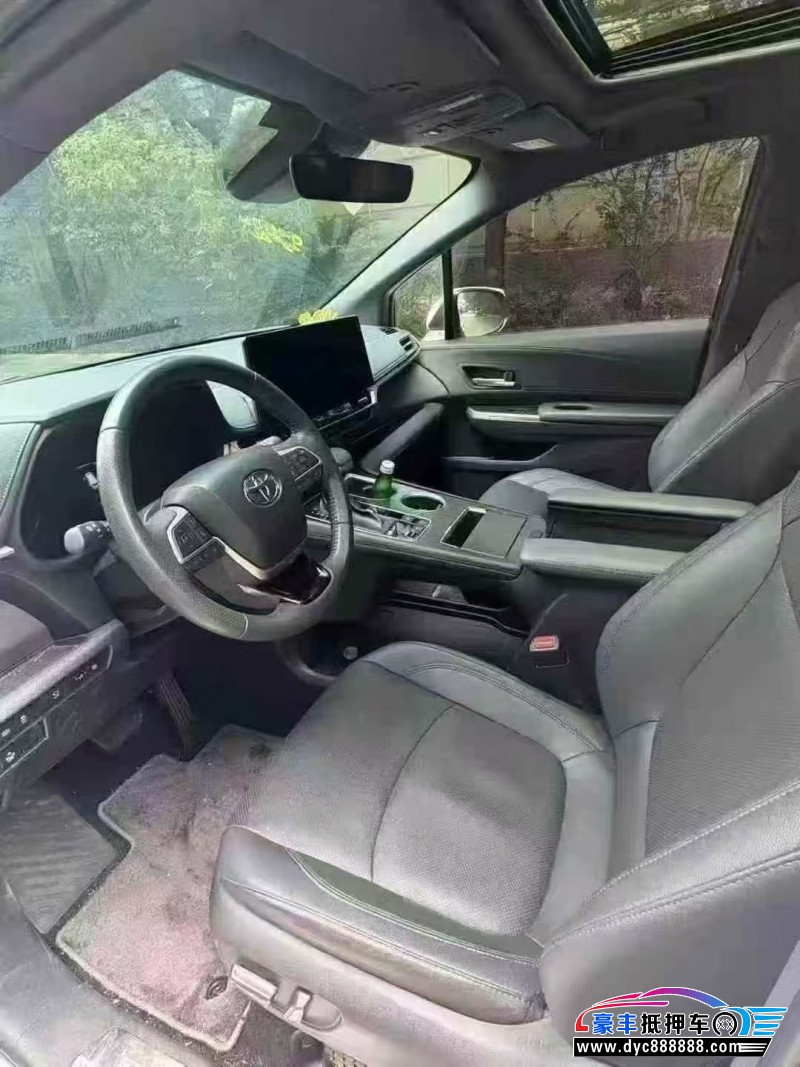 24年丰田塞纳轿车抵押车出售