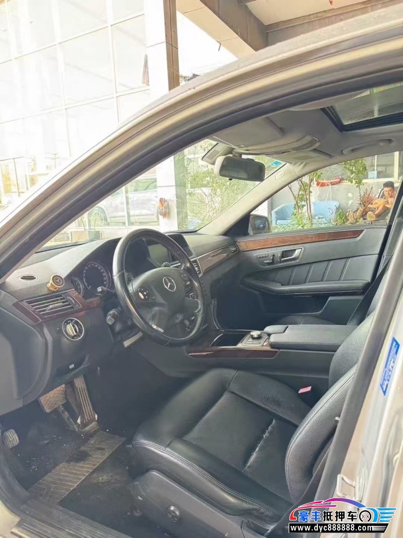 13年奔驰E轿车抵押车出售